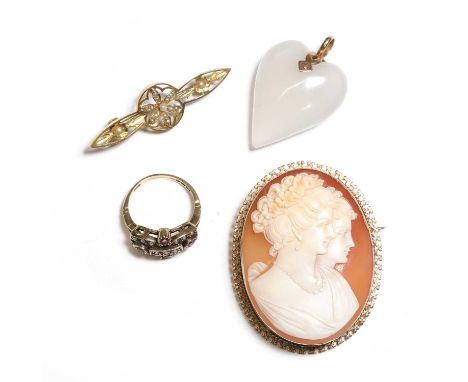 A group of jewellery, comprising: a 9ct gold cameo brooch, 50mm x 39mm, Birmingham 1980,a 9ct gold split pearl brooch, 43mm x