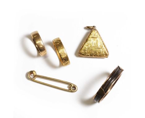 A group of antique and later gold jewellery, comprising a 22ct engraved wedding ring, London 1961, a gold pin brooch, 32mm lo