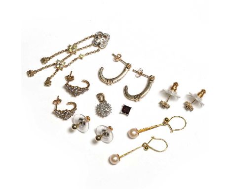 A group of gold and silver jewellery, comprising a 9ct gold diamond cluster pendant, a pair of 9ct gold diamond cuff stud ear