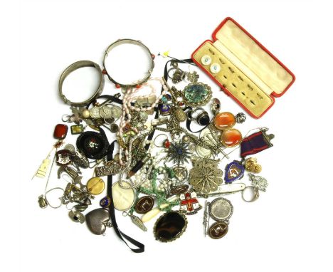 Assorted items of jewellery, to include a butterfly wing brooch, a marcasite brooch, a marcasite plaque ring, a mourning pend