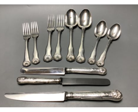 Seven items of George IV silver shell pattern flatware, William M. Traies, London, 1829, one other similar dessert fork and t