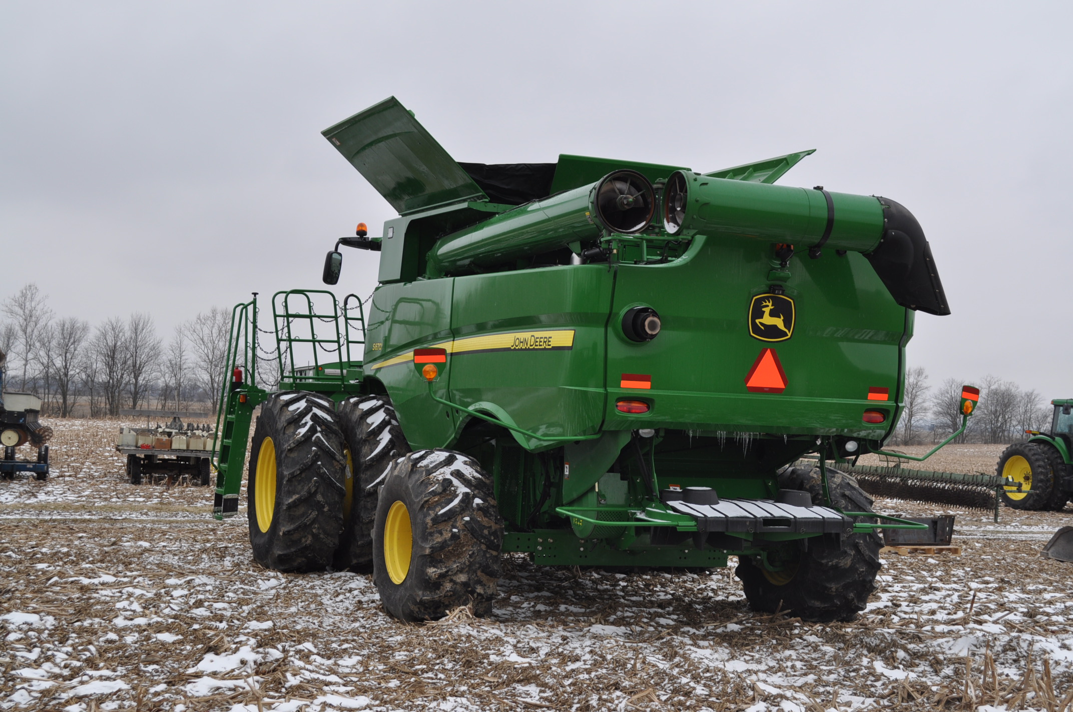 John Deere S670 combine, PRWA, 650/85 R38 duals, 28L26 rear, Contour Master, folding grain tank e