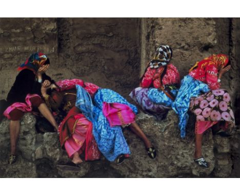 Harry Gruyaert (1941 Antwerpen)Marrakech, Morocco. 1986/2019. Digitaler C-Print auf Photopapier. 15 x 15 cm. Verso mit Etiket