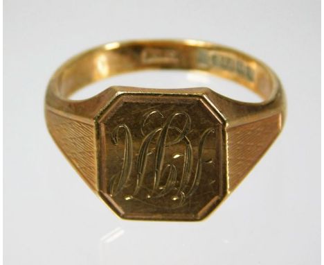 A 9ct gold signet ring 5.9g size S 