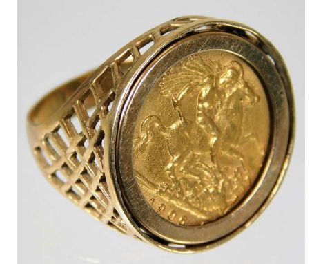 A 9ct gold half sovereign ring 8.3g size P/Q