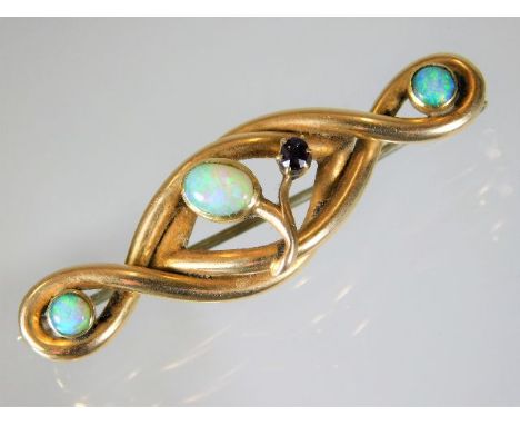 A 15ct gold brooch set with opal & garnet 4.8g