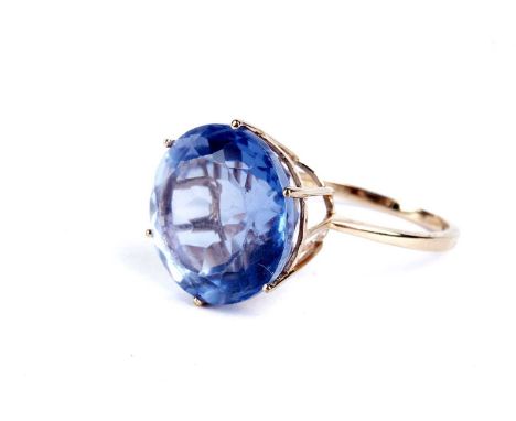 A colour change fluorite single stone ring, the round brilliant-cut stone weighing approximately 12.47 carats, in 9ct yellow 