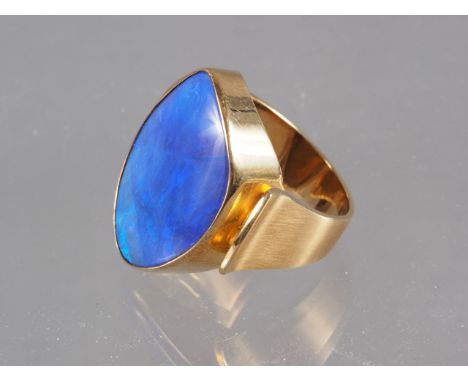 An 18ct gold and opal dress ring, size U, 17.7g 