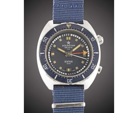 A GENTLEMAN'S STAINLESS STEEL AQUASTAR BENTHOS 500 DIVERS TIMER WRIST WATCH CIRCA 1970, REF. 1002 WITH BLUE DIAL & ACRYLIC BE