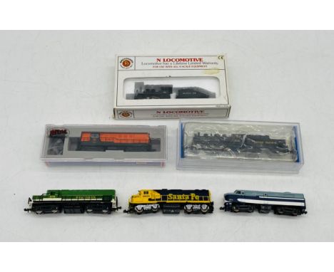 A collection of six N Gauge model railway locomotives including a boxed Bachmann Union Pacific 2-6-2 Prairie steam locomotive
