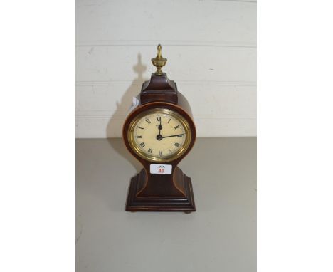 EARLY 20TH CENTURY GERMAN MANTEL CLOCK SET IN A MAHOGANY BALLOON SHAPED CASE WITH BRASS FINIAL