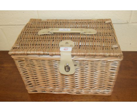 WICKER PICNIC HAMPER