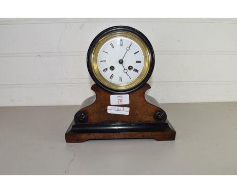 LATE 19TH/EARLY 20TH CENTURY MAHOGANY CASED MANTEL CLOCK WITH ENAMEL DIAL AND BRASS MOVEMENT STRIKING ON A BELL