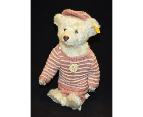 A Steiff 1907 Classic squeeking teddy bear, French box