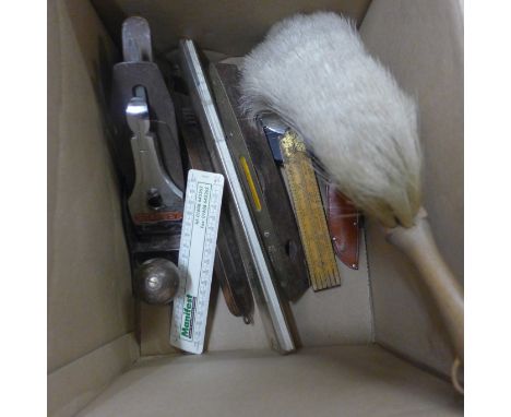 A Stanley wood plane, surveyor's tape measure, thermometer, rulers and brush **PLEASE NOTE THIS LOT IS NOT ELIGIBLE FOR POSTI