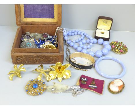 Vintage and later costume jewellery 
