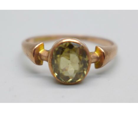 A vintage 9ct gold and green stone ring, Chester 1909, 1.8g, N 