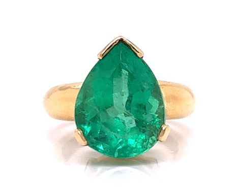 18K Yellow Gold Certified 10.00 Ct. Colombian Emerald Ring Weighing 7.5 grams Set with an app. 10.00 Ct. Colombian Emerald Ri