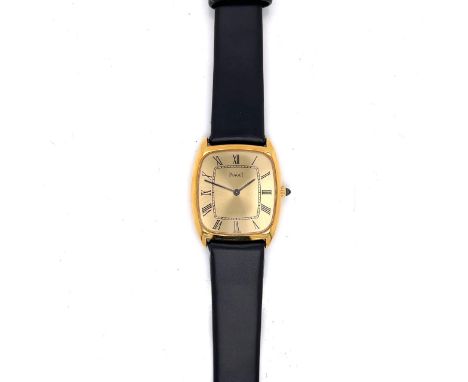 Piaget 18K Yellow Gold Ladies Watch.       Weighing 26.0 grams 29mm Case Manual winding movement 8 inches in length