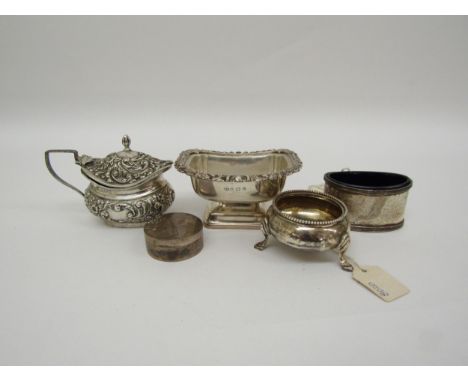 Silver mustards, salts and trinket pot (5), 193g 