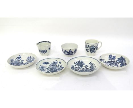 A selection of Worcester crescent moon cups, saucers and a tea bowl (7) 