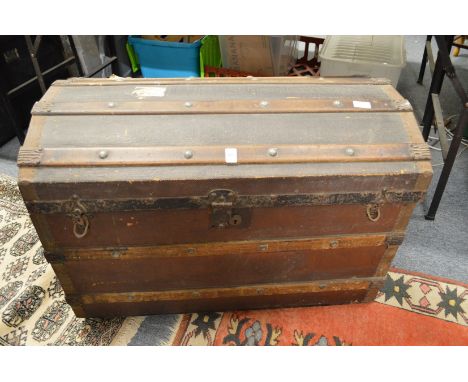 An old trunk (AF).