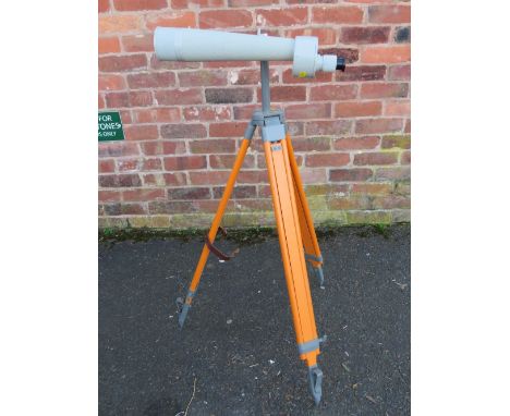 A GOOD QUANLITY CARL ZEISS JENA SPOTTING SCOPE, complete with tripod, having a 60 mm objective and 16-0 eyepiece