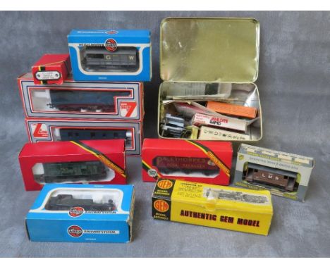 BOXED HORNBY OO GAUGE R.156 CLASS 08 DIESEL SHUNTER, boxed Airfix 00 gauge 0-4-2 GWR tank together with six boxed 00 gauge pi