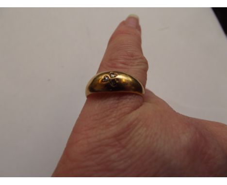 18 ct gold ring with 3 diamonds