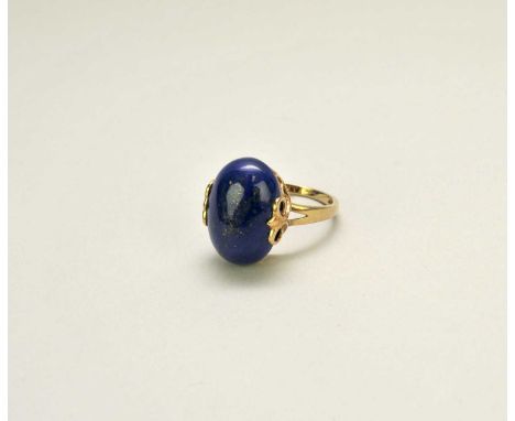 A 9ct gold lapis lazuli dress ring, the single oval cabochon lapis lazuli set to decorative yellow gold mount, ring size P, w