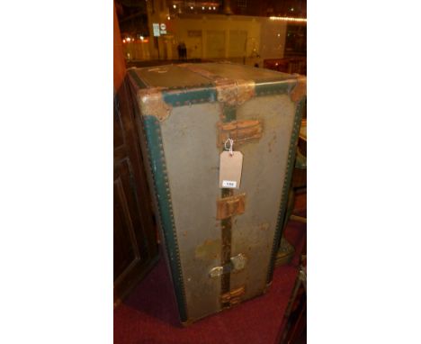 Vintage fitted cabin trunk 