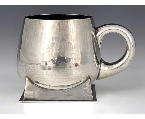 Charles Boyton, an Art Deco silver mug, London 1937, the planished rounded beaker bowl on a tapered square section plinth bas