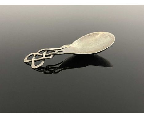 Keswick School Industrial Arts, an Arts and Crafts silver caddy spoon, Chester 1915, planished pear shaped bowl with knotted 