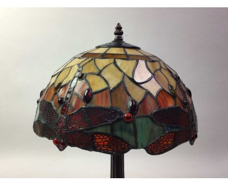 REPRODUCTION TIFFANY STYLE TABLE LAMP, with leaded glass dragonfly shade45cm highLight dust and residue no major noticeable d