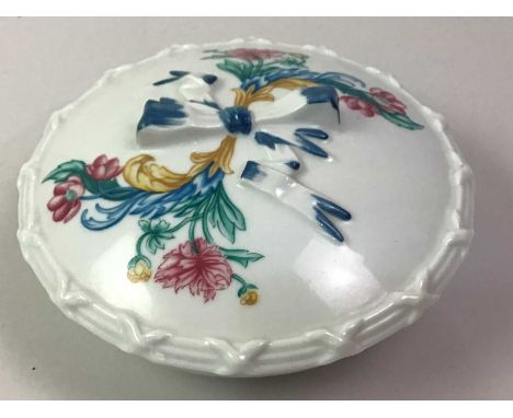 GROUP OF CERAMICS, including trinket boxes and miniature ornaments