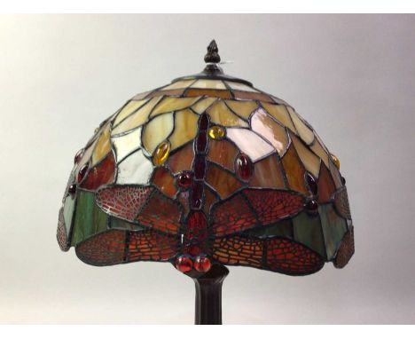 REPRODUCTION TIFFANY STYLE TABLE LAMP, with leaded glass dragonfly shade45cm highThe lamp itself has light dust and residue n