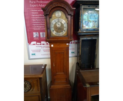 LATE 18C OAK LONGCASE CLOCK BY JOHN MEMESS JOHNSHAVEN SCOTLAND HAVING A BRASS FACE WITH SILVERED DIAL