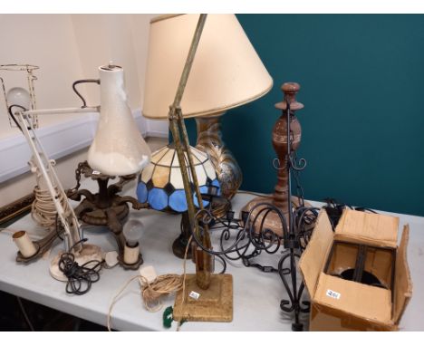QUANTITY OF LIGHTS AND LIGHT FITTINGS ( 8 IN TOTAL )
