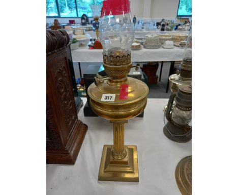 VICTORIAN BRASS CORINTHIAN COLUMN OIL LAMP