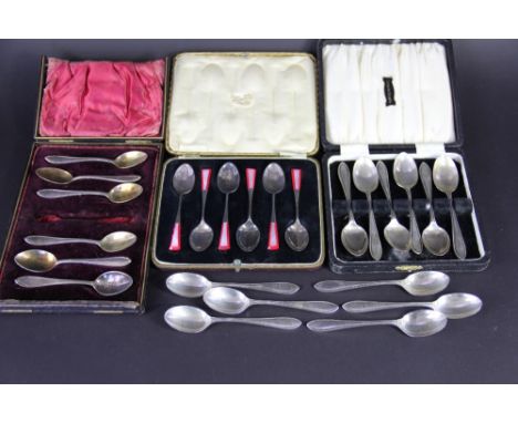 A cased set of six silver Art Deco spoons William Hutton & Sons Ltd, Sheffield 1930, with red stained mother of pearl taperin