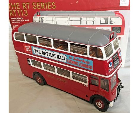 Sunstar 1/24-scale MODEL RT BUS: RT 113 in London Transport wartime red &amp; white livery with grey roof (as the real bus wa