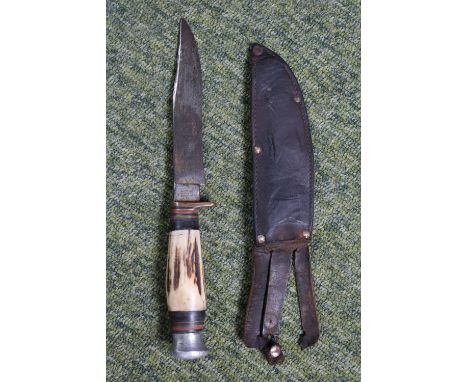 William Rodgers of Sheffield Hunters knife in Leather scabbard 