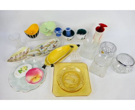 Coalport - Hornsea - Wedgwood. A quantity of Ceramic / China dishes, cups and similar appearing in Excellent condition. (This