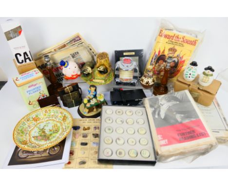 Vintage collectables. A quantity of Vintage items and collectables appearing in Good to Excellent condition. Lot to include: 