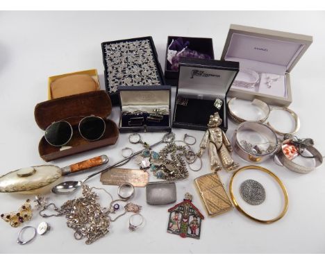 Silver and costume jewellery, including a silver curb link neck chain, bangles, ring, brooches and vesta, (qty).