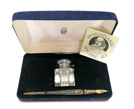 Unused original cased Shakespeare's writing set with sterling silver dip pen &amp; silver lidded glass bodied inkwell - in un