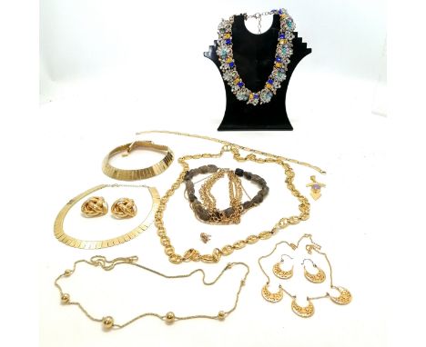 Qty of mostly gold tone jewellery inc K Amato raw stone necklace, rolled gold collars, hand made pendant etc 