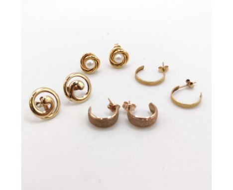 4 x pairs of 9ct gold earrings (1 set with pearl) - total weight 4.8g 