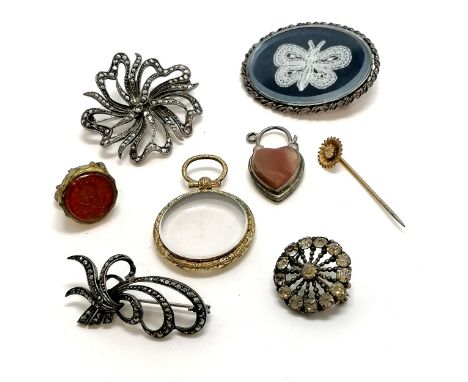 Qty of antique / vintage jewellery inc silver brooch set with a lace butterfly, 2 silver marcasite brooches, unmarked silver 