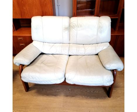 Vintage G-Plan mahogany and cream leather 2 seater sofa. 139cm wide x 90cm high x 85cm deep. In overall good used condition, 